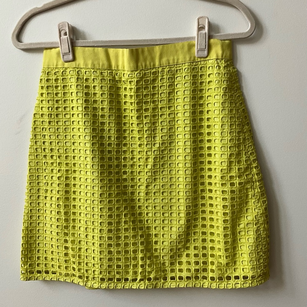 LOFT Eyelet Skirt in Citron Yellow Size 4 Petite